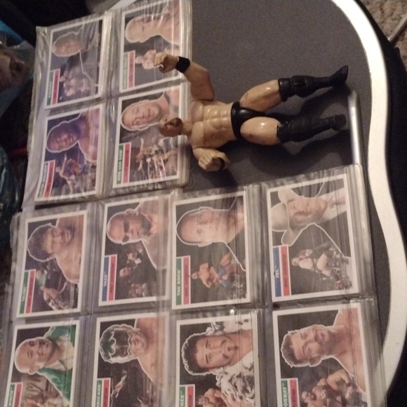 Wrestling Figure and Cards - Picture 1 of 4